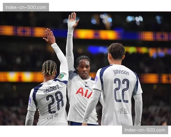 半场战报：富勒姆1-0领先西汉姆联，帕利尼亚远射破门