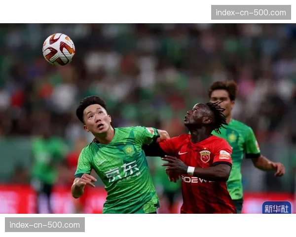 【2026年4月中超联赛·赛中·特写特写镜头:上海申花球员在防守定位球时,全队11人均退回本方禁区 【2026年4月中超联赛·赛中·特写特写镜头:上海申花球员在防守定位球时,全队11人均退回本方禁区